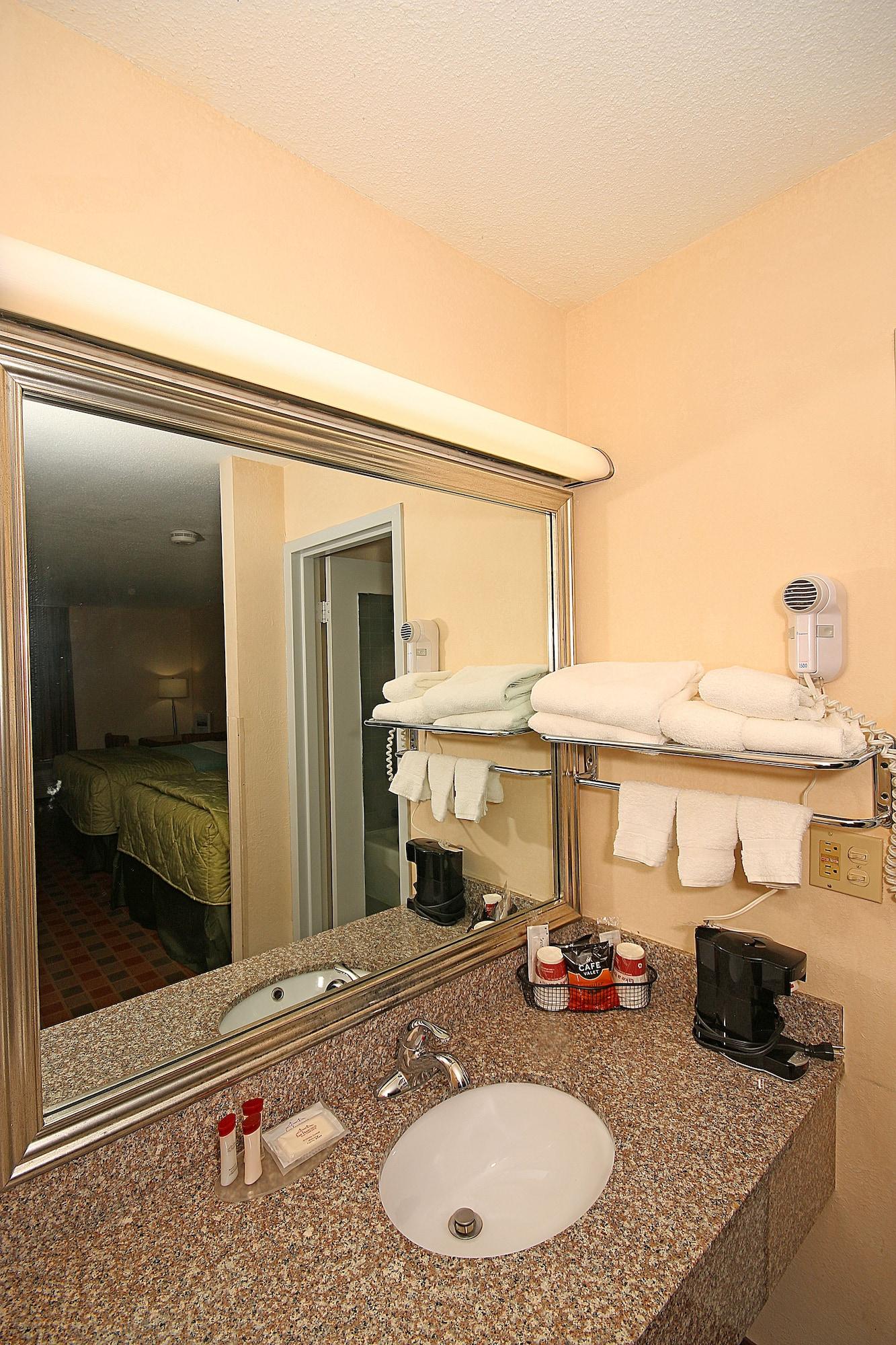 รามาดา บาย วินด์แฮม วิทวิลล์ Hotel วิธวิลล์ ภายนอก รูปภาพ