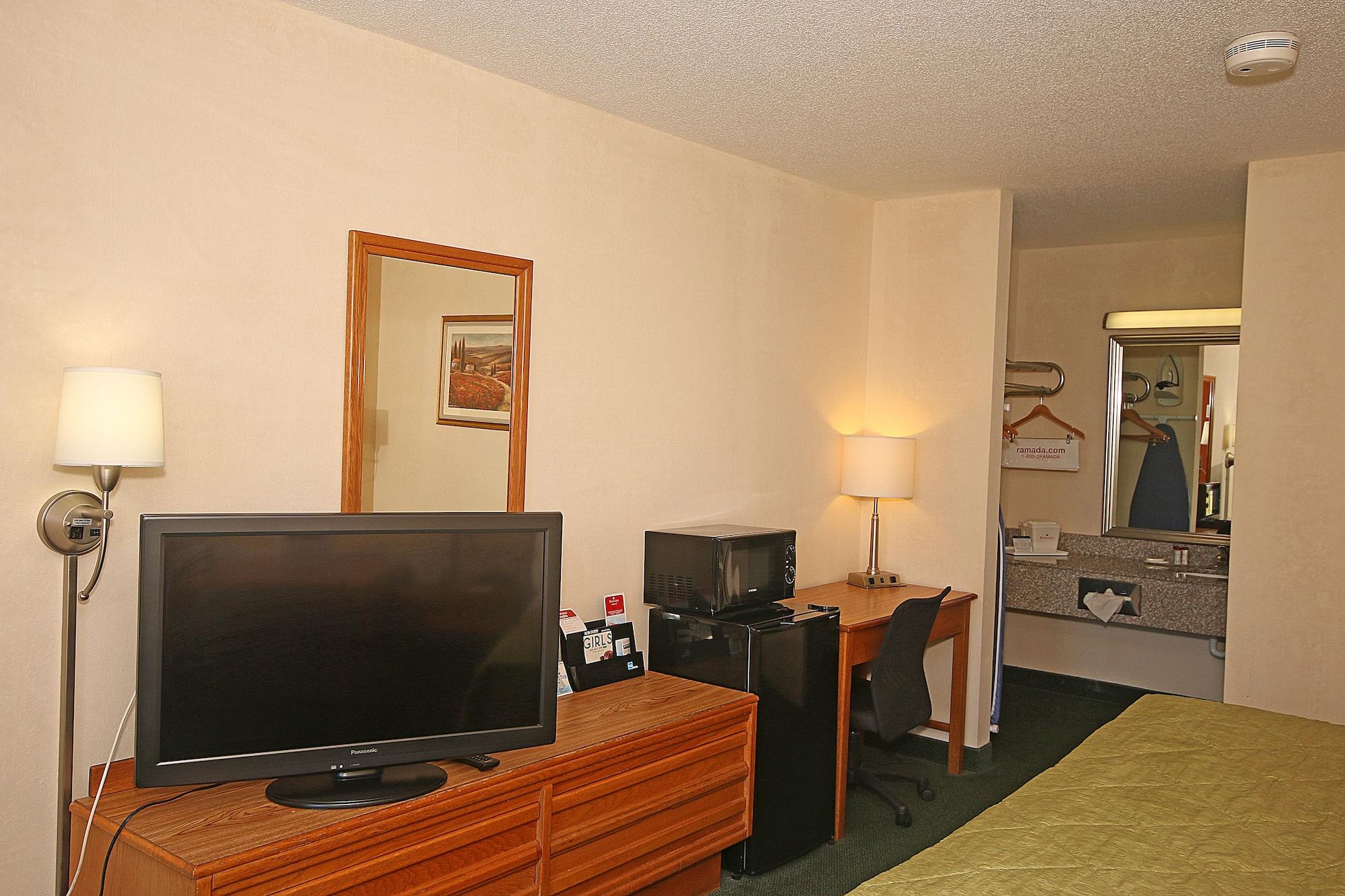 รามาดา บาย วินด์แฮม วิทวิลล์ Hotel วิธวิลล์ ภายนอก รูปภาพ