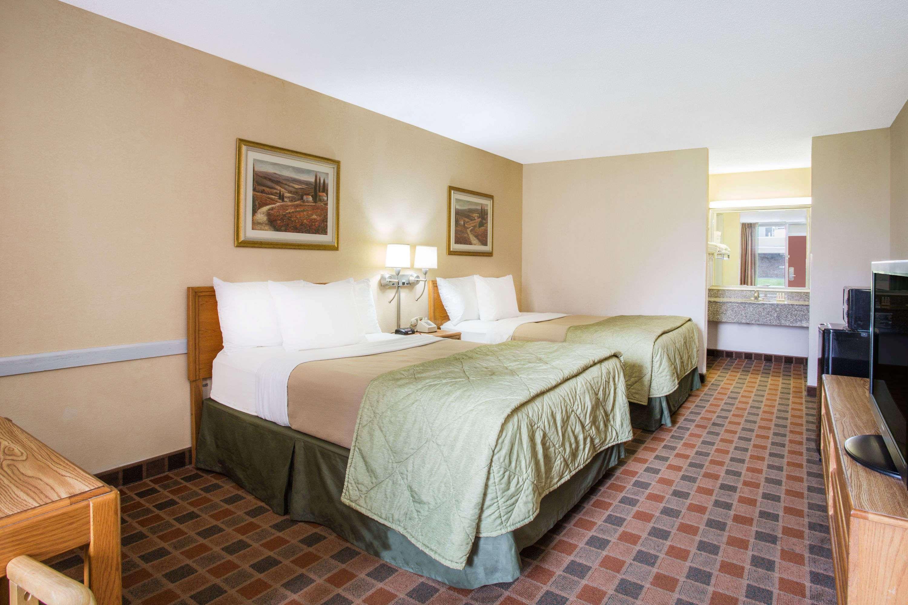 รามาดา บาย วินด์แฮม วิทวิลล์ Hotel วิธวิลล์ ภายนอก รูปภาพ
